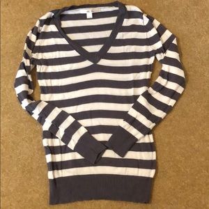 Fitted V-neck Sweater